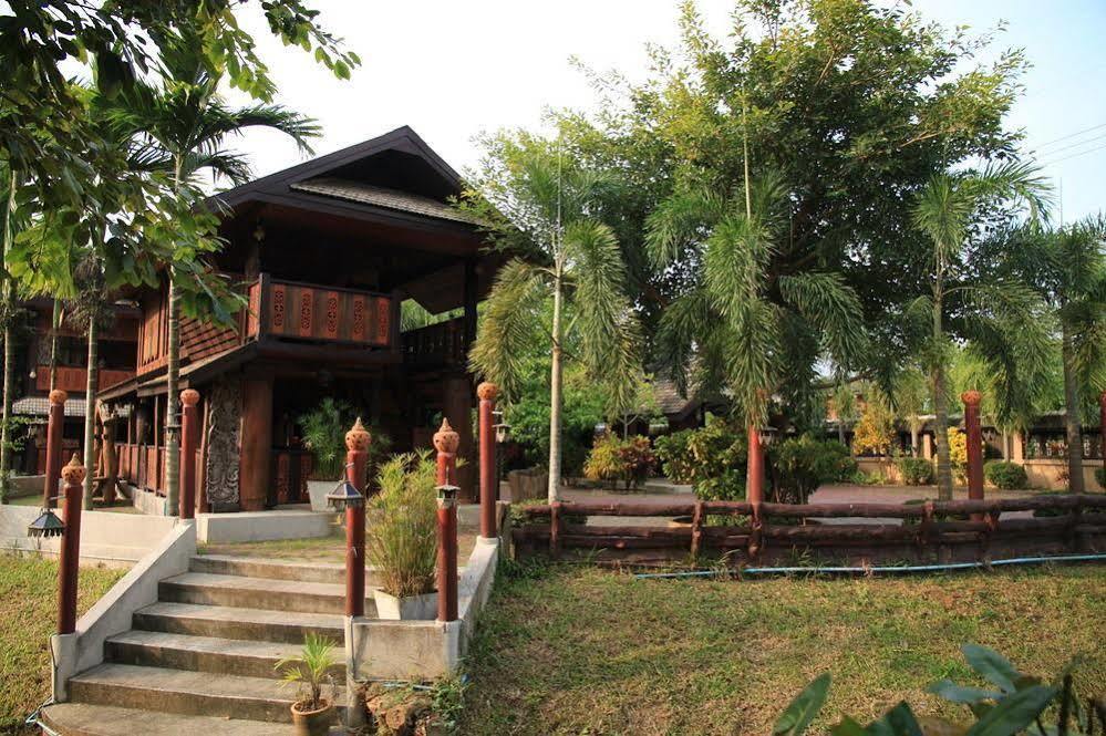 Heuan Parittapa Lanna Resort Baan Tawai Chiang Mai Exterior photo